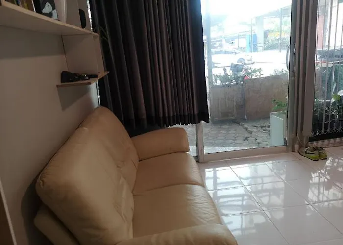 ホームステイ Cozy House Working Space With Local In Airport *